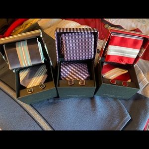 Alexander Julian Colors Tie, hanky, and cuff links